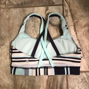 Striped lulu 🍋 sports bra!